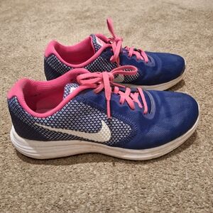 Nike Athletic Shoes 👟
